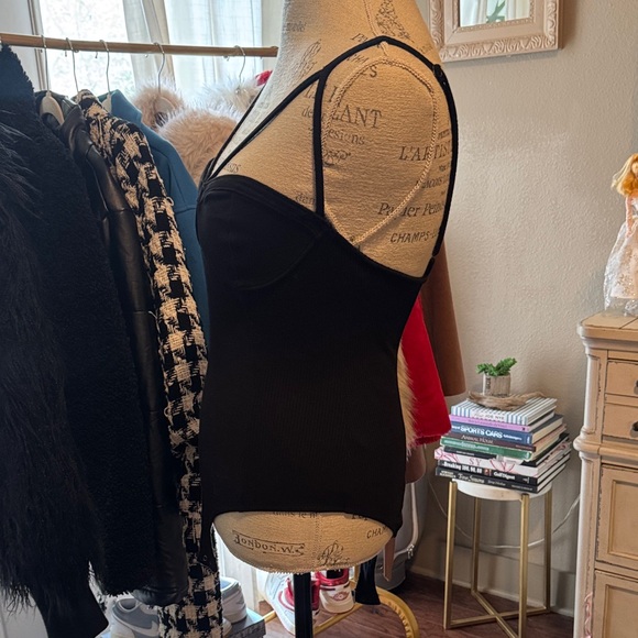 Forever 21 Black Strappy Bodysuit Ribbed Adjustable Straps Snap Bottom Closure M - Picture 4 of 8